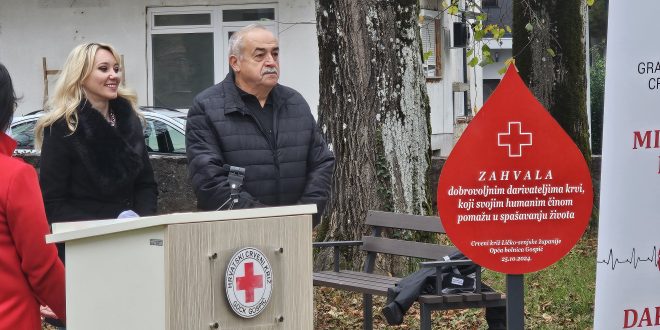 U DVORIŠTU OPĆE BOLNICE GOSPIĆ OTKRIVENA PLOČA ZAHVALE ZA DOBROVOLJNE DARIVATELJE KRVI