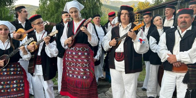 Kulturno-umjetnička udruga”Gacka” iz Ličkog Lešća nastupa u Vojvodini