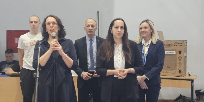 Dan otvorenih vrata srednjih škola u Gospiću: Osmaši upoznali ponudu Gimnazije i Strukovne škole
