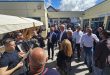 Predizborno druženje Danijela Tušaka i Tina Ostovića na gospićkoj tržnici