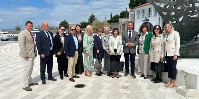 Uz prisustvo ministra Piletića, otvoren novi poslovni prostor Obiteljskog centra u Senju