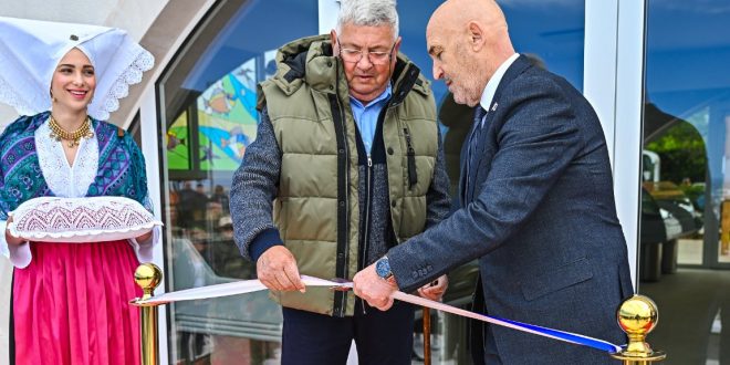 Otvorena nova Gradska ribarnica i tržnica u Novalji