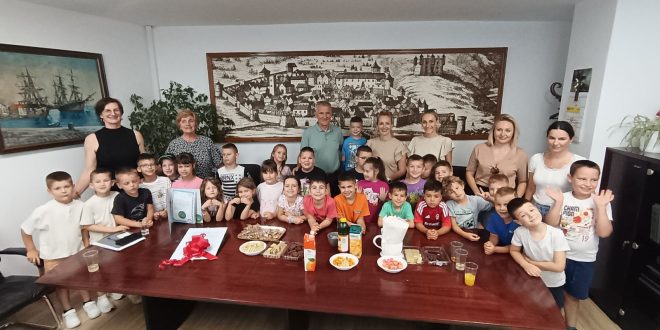 Senjski vrtićarci na prijemu kod gradonačelnika u povodu 50.obljetnice predškolskog odgoja u Senju