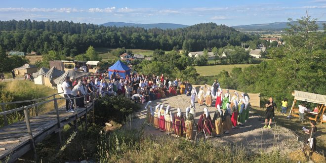 FESTIVAL OŽIVLJENE POVIJESTI NA LOKACIJI STAROG GRADA PERUŠIĆA NADMAŠIO SVA OČEKIVANJA