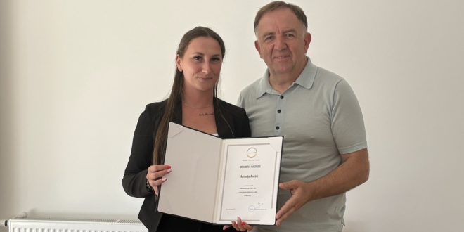 Studentici Veleučilišta “Nikola Tesla” u Gospiću Antoniji Anušić dodijeljena Dekanova nagrada