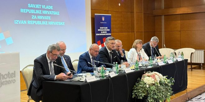 Na Plitvicama održana četvrta sjednica Savjeta Vlade za Hrvate izvan Hrvatske