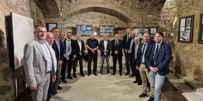 Plava noć u Senju: Utakmicom s Dinamom obilježena 105. obljetnica NK Nehaj