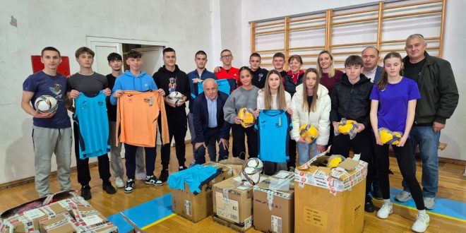 OTOČAC: Ličko-senjska županija i Ministrstvo turizma i sporta donirali opremu i stipendije