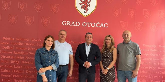 U Otočcu održan sastanak o projektu Posjetiteljskog centra Domovinskog rata i vojne povijesti Gacke
