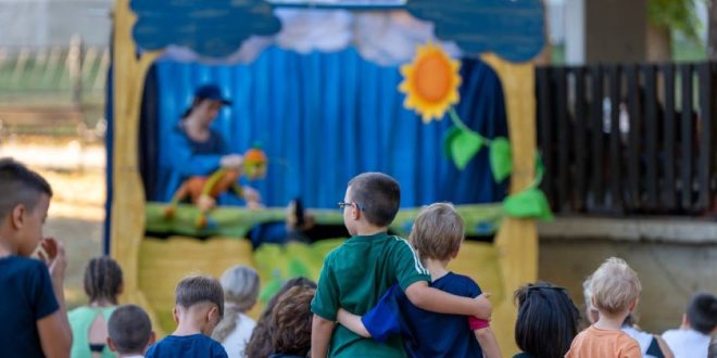 Održana predstava „Cvrčak i mrav“ u sklopu Dječjeg ljeta u Otočcu