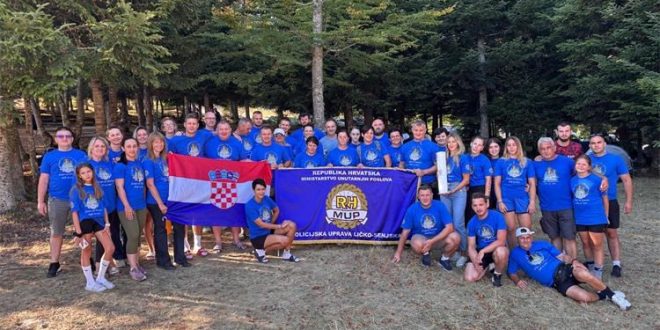 Policijski službenici PU ličko-senjske hodočastili Gospi od Krasna
