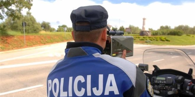 Karlobaška policija kaznila vozače koji su jurili kroz naseljeno mjesto